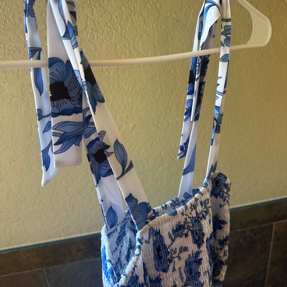 Dress - Picture 8 of 10